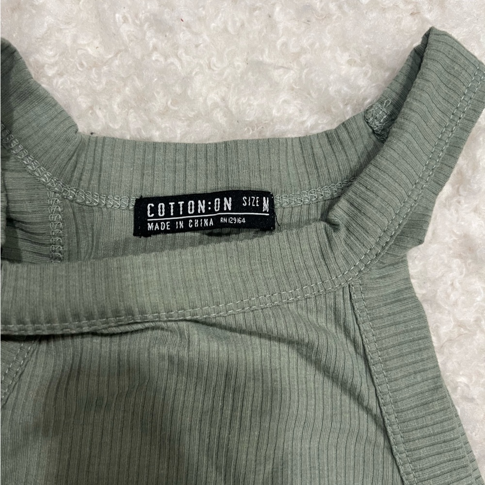 Basic tops - Picture 2 of 4